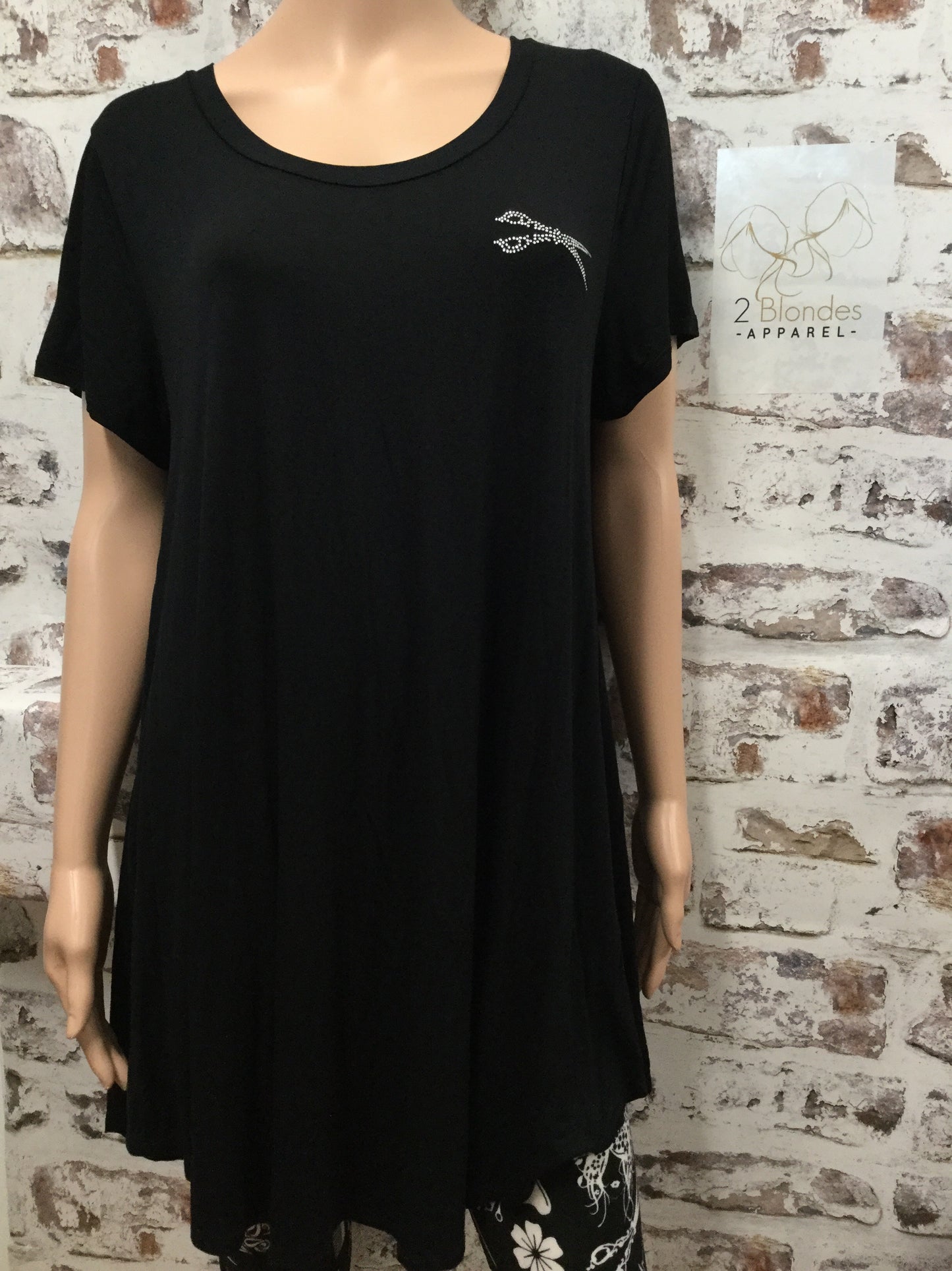 Plus Size Classic Style Tunic with Small Rhinestone Scissor