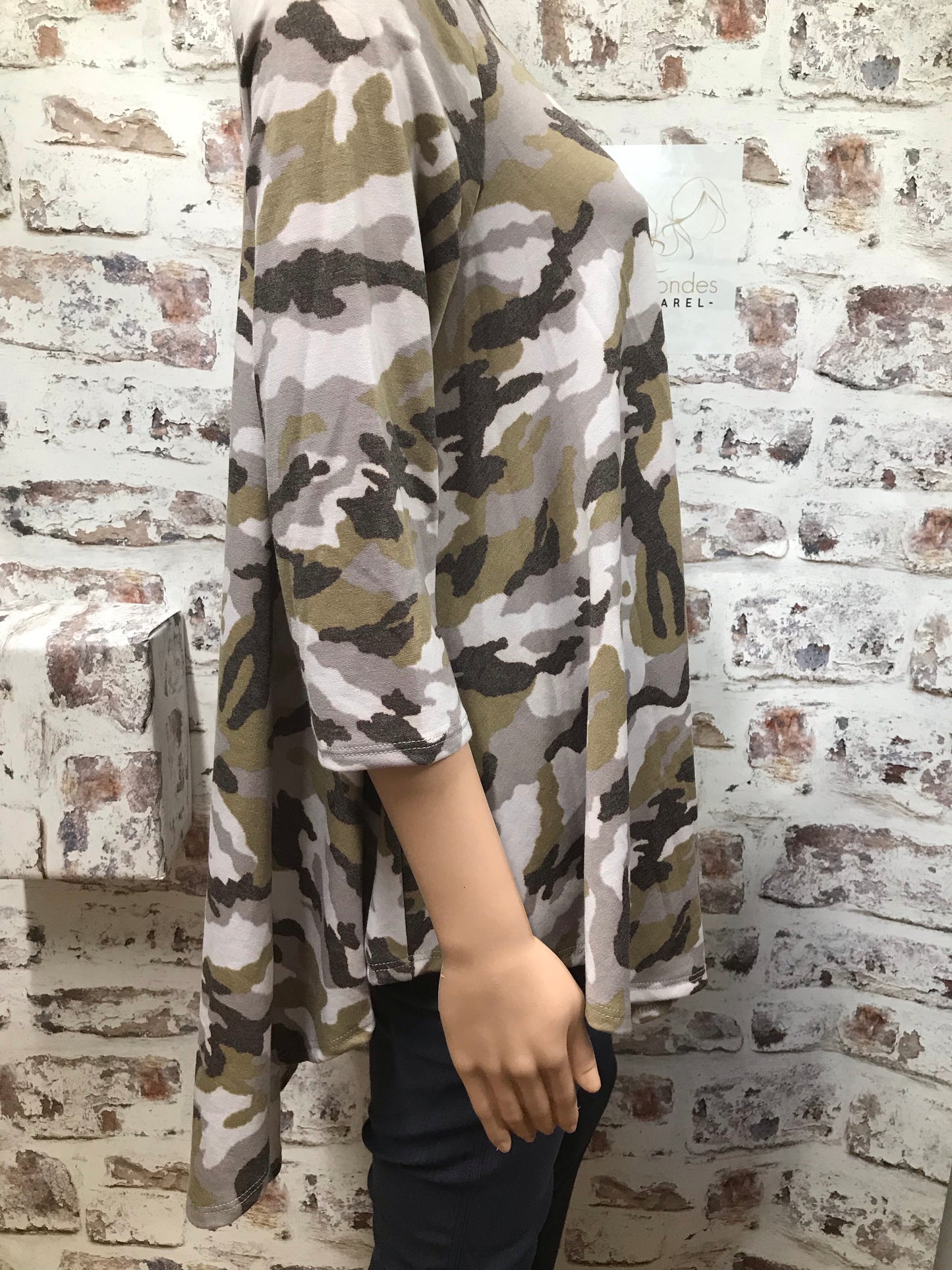 Plus Size 3/4 Sleeve Camouflage Top