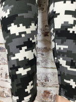 Plus Leggings"Digital Grey Camo"