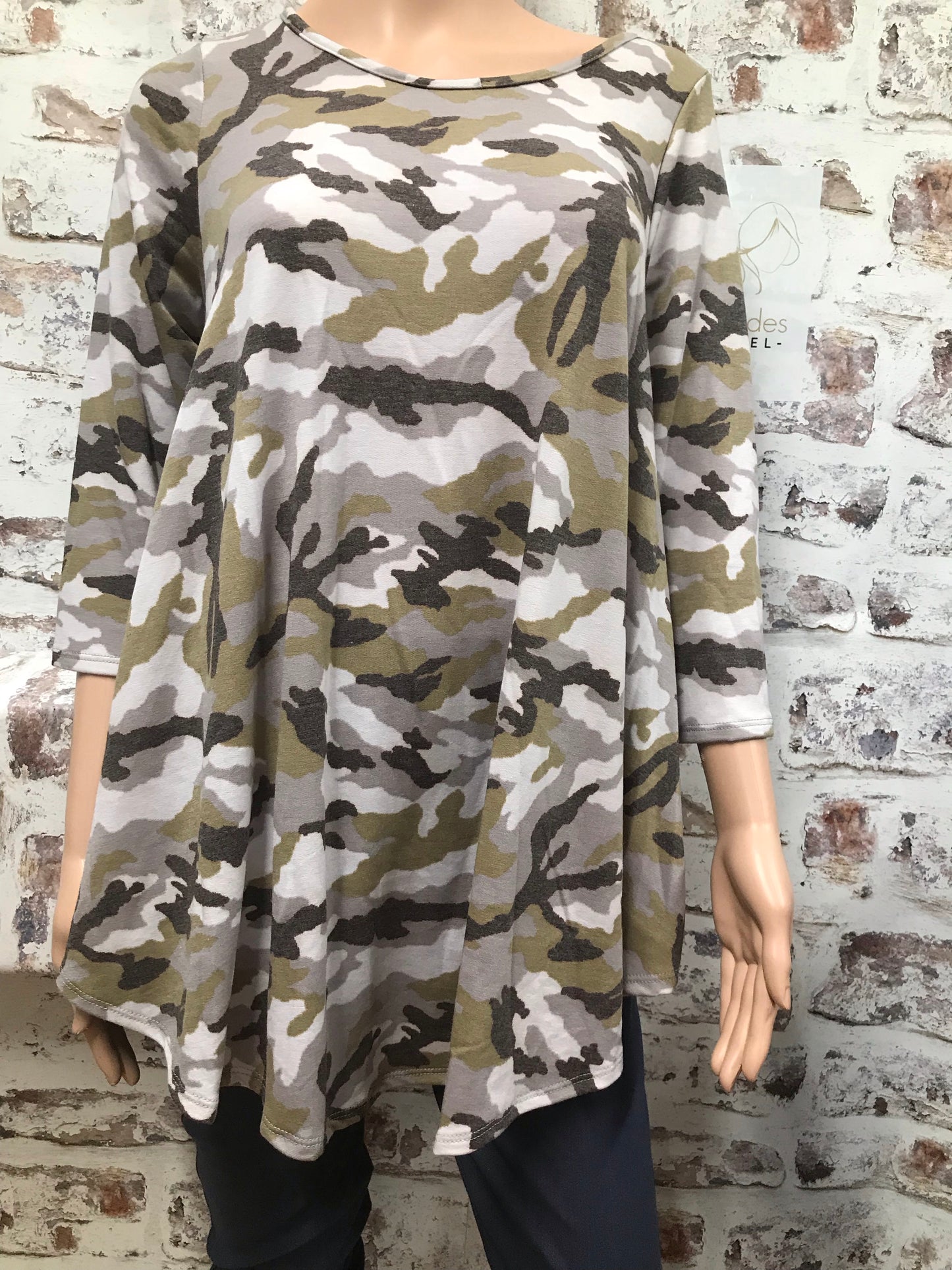Plus Size 3/4 Sleeve Camouflage  Top