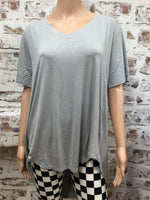 Plus Size Light Grey   V Neck Hi-Low Short Sleeve Tunic